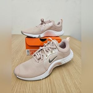 Nike women sneakers size 8.5 pink oxford